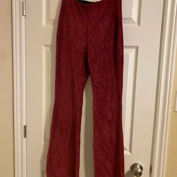 Assorted pants - Picture 9 of 13